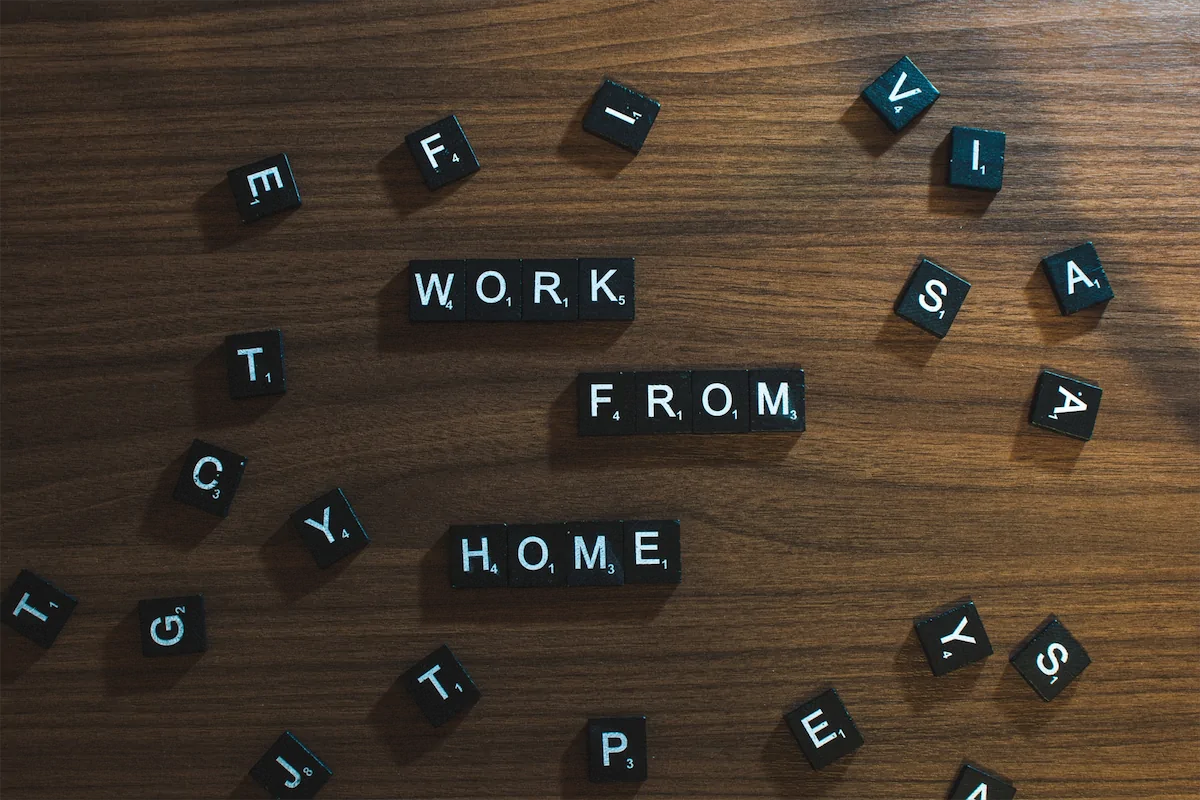 Work from home écrit au scrabble