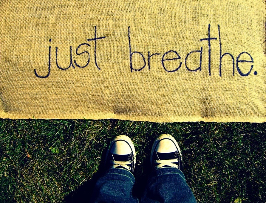 Inscription "Just breathe"