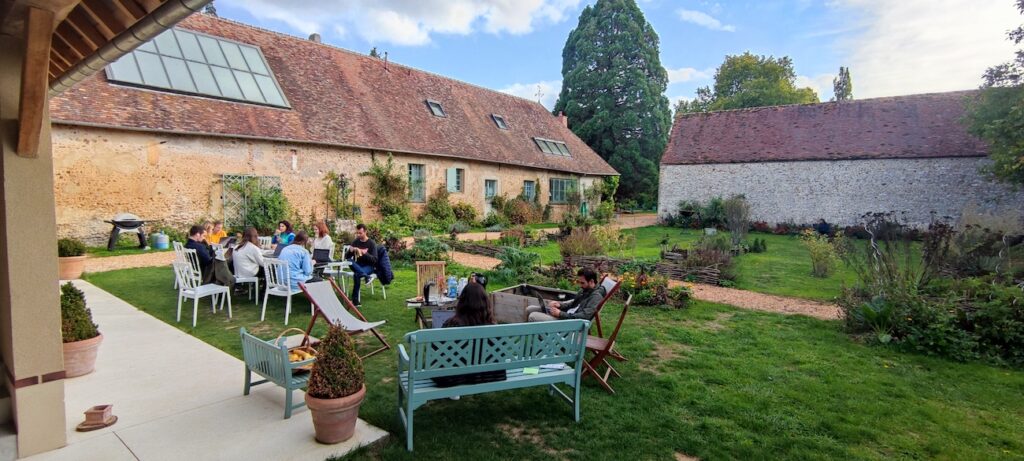 Coworking en extérieur à la campagne