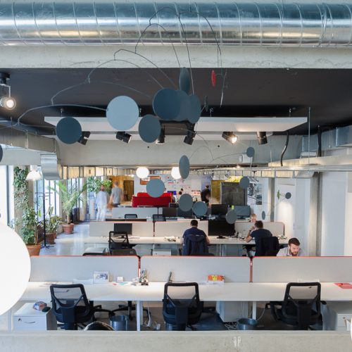Le gymnase – coworking – postes de travail 2 Le gymnase - coworking - postes de travail 2