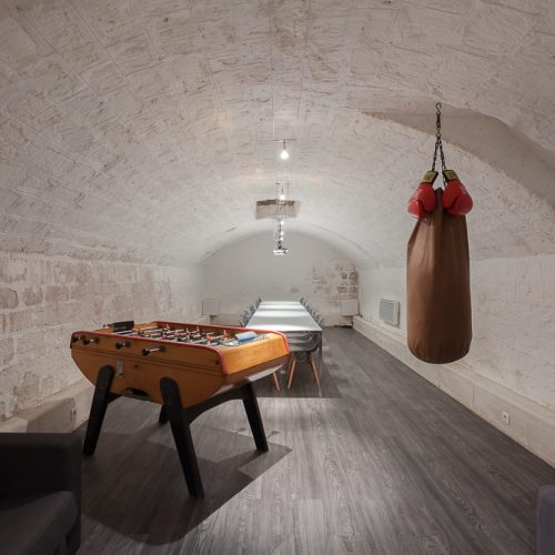 Le gymnase – coworking – salle de détente Le gymnase - coworking - salle de détente